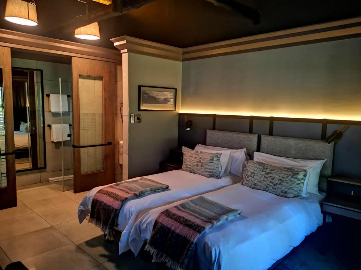Mokuti Etosha Villa นามูโทนิ ภายนอก รูปภาพ