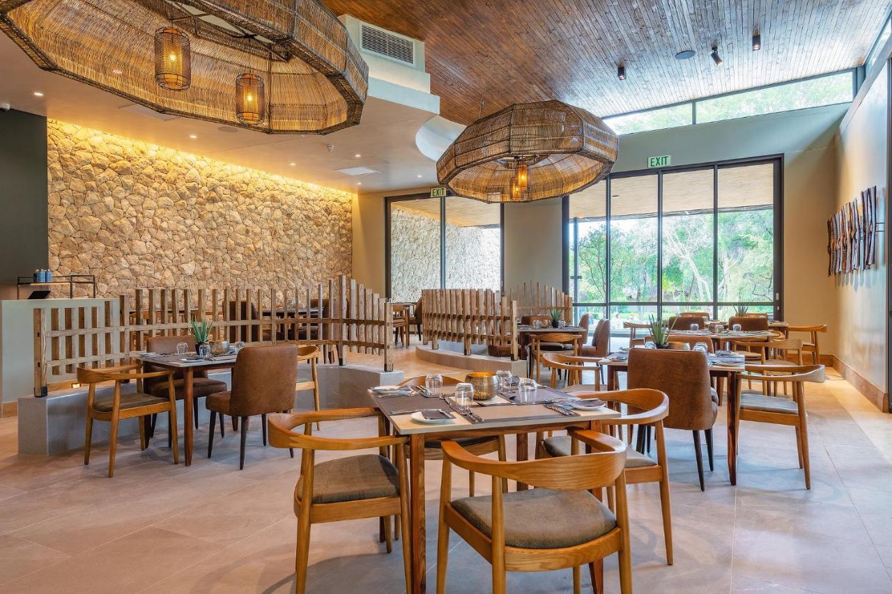 Mokuti Etosha Villa นามูโทนิ ภายนอก รูปภาพ