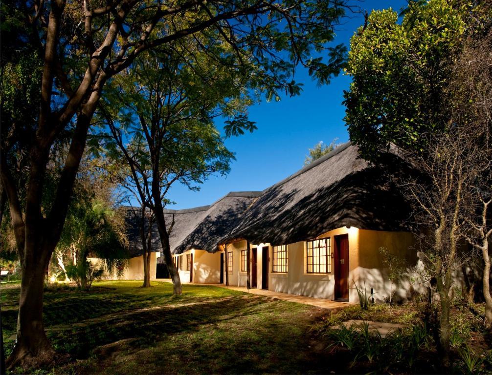 Mokuti Etosha Villa นามูโทนิ ภายนอก รูปภาพ