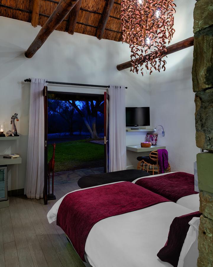 Mokuti Etosha Villa นามูโทนิ ภายนอก รูปภาพ