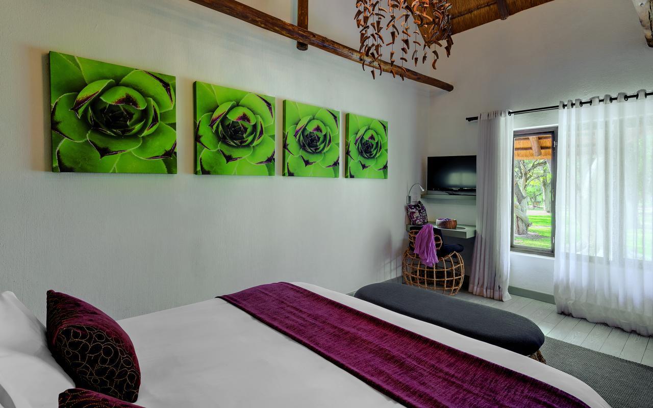 Mokuti Etosha Villa นามูโทนิ ภายนอก รูปภาพ