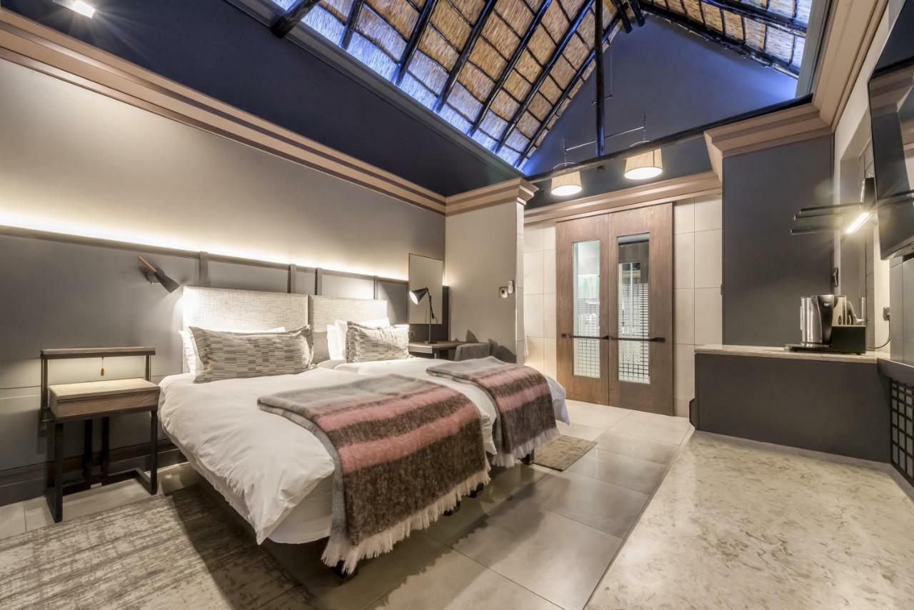 Mokuti Etosha Villa นามูโทนิ ภายนอก รูปภาพ